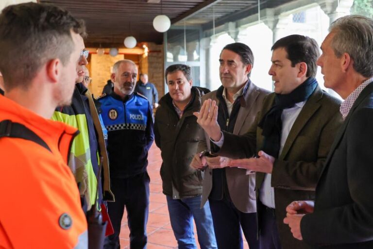 Mañueco visita Ávila tras las inundaciones y reafirma el apoyo de la Junta: “Estamos completamente volcados con los abulenses”