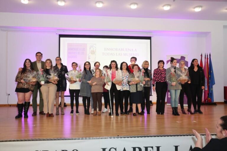 La Villa de las Ferias vuelve a celebrar un homenaje a las mujeres de los barrios 