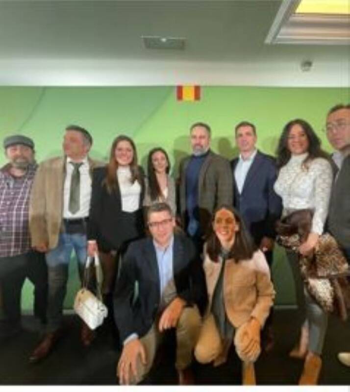 El grupo de Vox de Medina del Campo, presente en el acto de Abascal en Valladolid