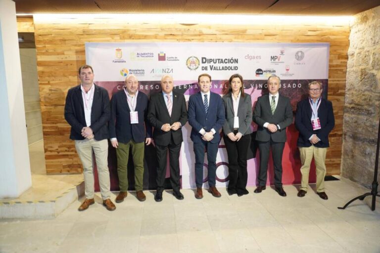 Valladolid celebra el VI Congreso Internacional del Vino Rosado en el Castillo de Fuensaldaña