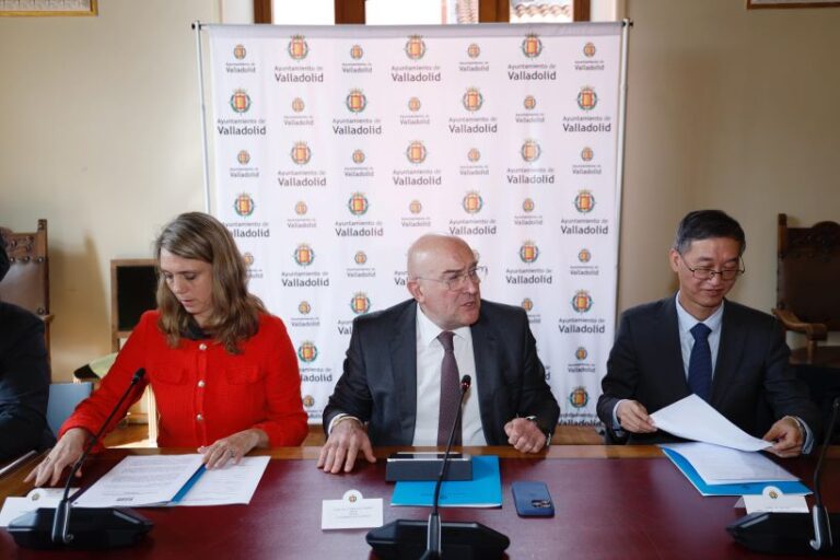Valladolid busca atraer inversión china: el embajador Yao Jing visita la ciudad en un encuentro clave con empresarios locales