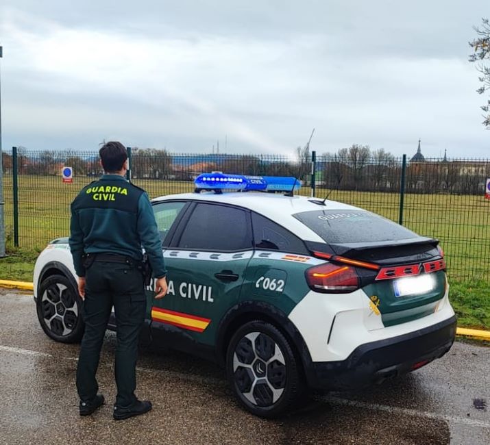 Cuadruplicaba la tasa de alcoholemia y acabó estrellando su furgoneta contra dos coches en Soria