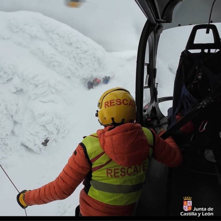 Rescate extremo en el Curavacas: seis montañeros atrapados en la nieve, evacuados en helicóptero