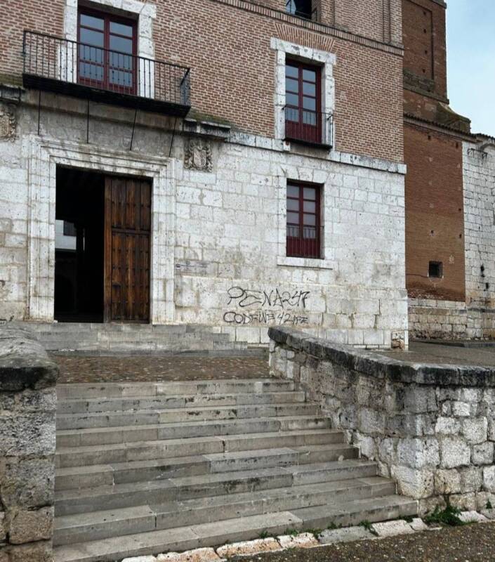 Indignación en Tordesillas por los actos vandálicos contra su patrimonio histórico