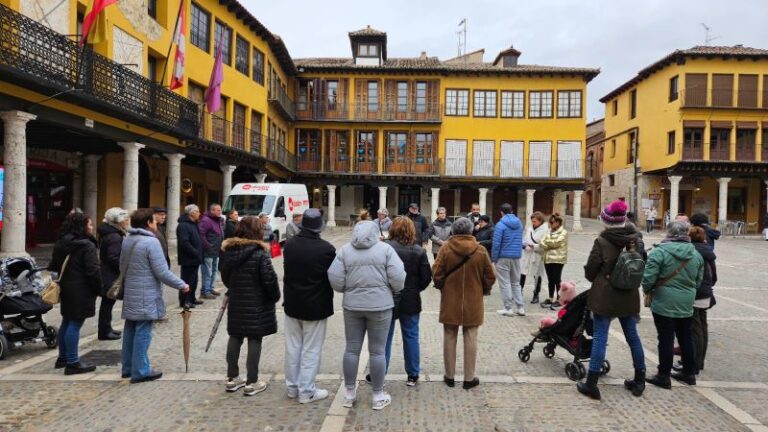 Tordesillas se movilizó por la igualdad en el 8M con una concentración en la Plaza Mayor