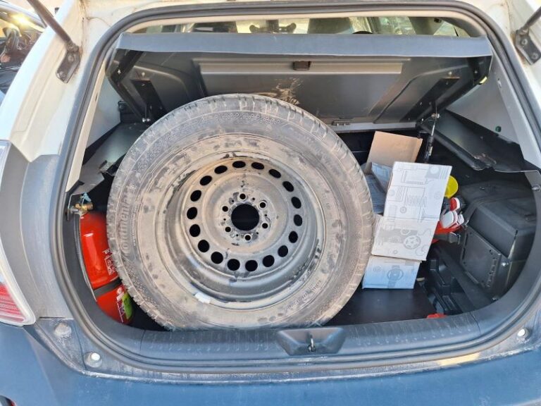 Polémica por las furgonetas del DNI en zonas rurales: Marlaska lanza las VIDOC con apoyo de coches patrulla como “vehículo escoba”
