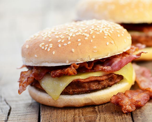 Hallan salmonella en hamburguesas de pollo españolas