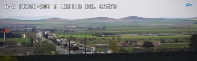 Retenciones en la A-6 a la altura de Medina del Campo tras un accidente en plena operación retorno