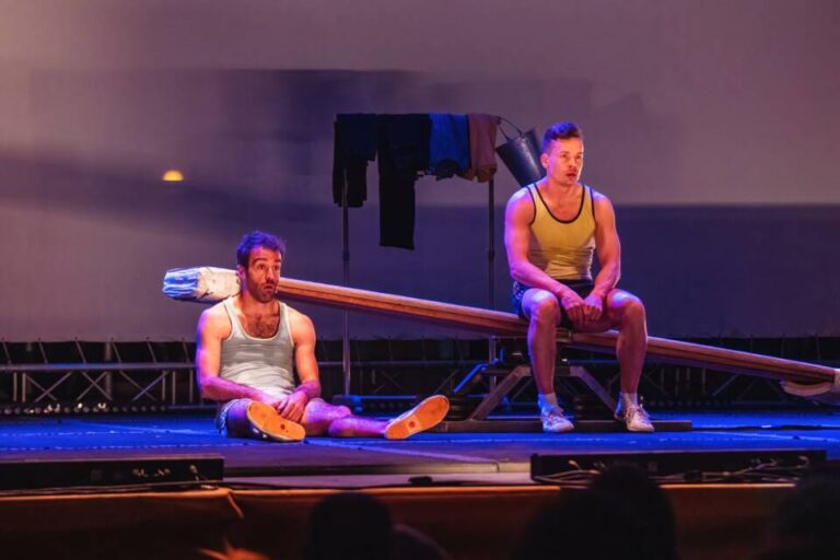 Acróbatas, risas y emoción en el LAVA: Valladolid celebra el Día Mundial del Circo con “Gregarious”