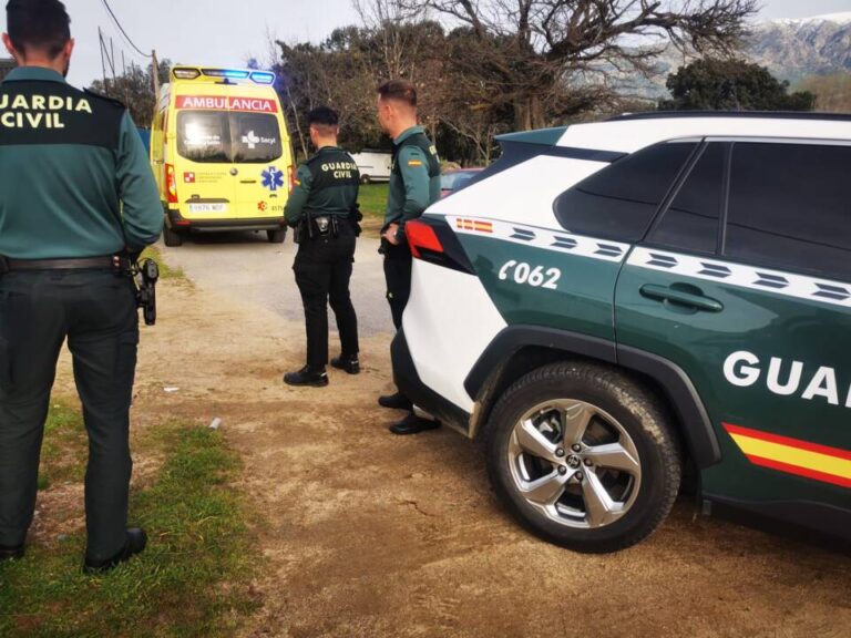 Dos hombres apuñalados en plena madrugada en León y La Pola de Gordón: uno de ellos herido en el abdomen