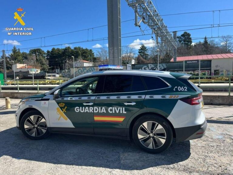 Vandalismo en la estación de Navalperal de Pinares: detenidos dos grafiteros por dañar trenes y sabotear cámaras de seguridad