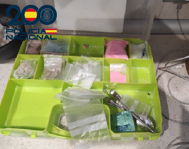 Desmantelan en Burgos el primer ‘Drug Shop’ a domicilio con cocaína rosa: actuaba como camello y ‘cocinero’ de drogas sintéticas