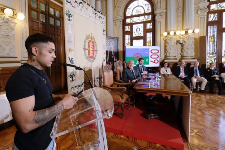 Valladolid homenajea los 600 años del pueblo gitano en España con un emotivo acto en el Ayuntamiento