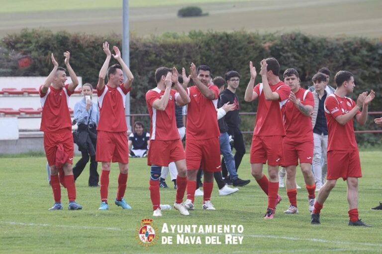 Nava del Rey celebra el ascenso del CD Navarrés a Primera Provincial