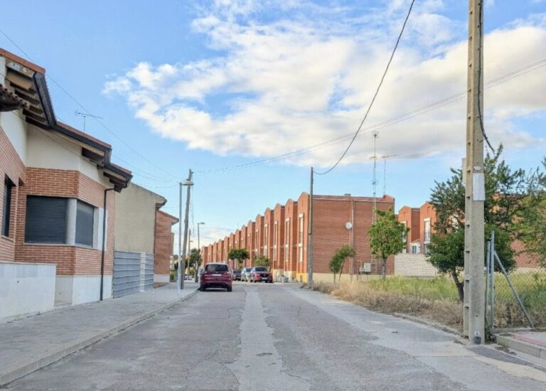 Rueda inicia las obras de urbanización y pavimentación en las calles Los Moros y Miguel Hernández