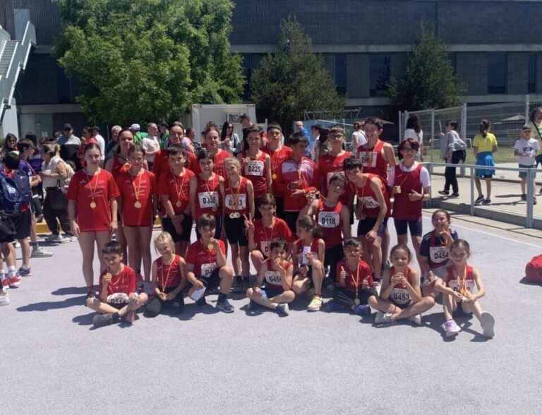 Gran papel de los jóvenes deportitas del C.A. Castillo de la Mota en la clausura del atletismo escolar