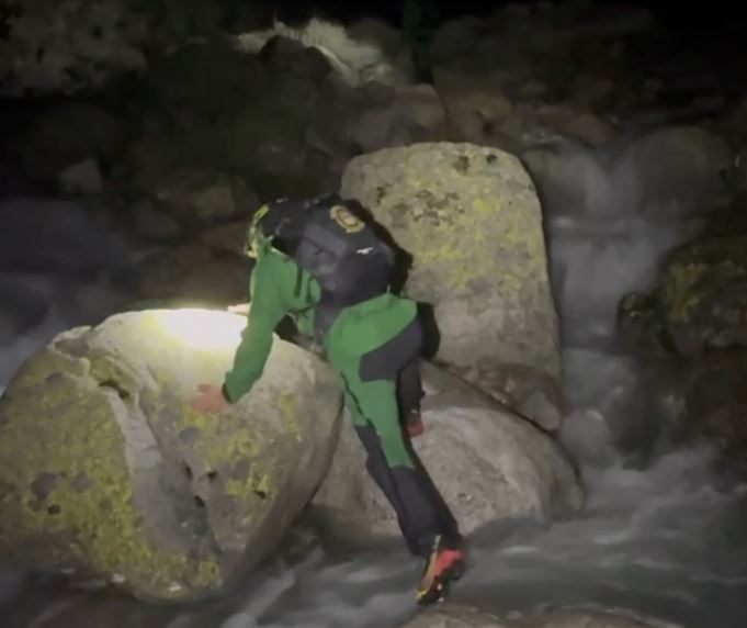 Rescatado con vida un senderista estadounidense perdido en el Risco del Francés, en la Sierra de Gredos