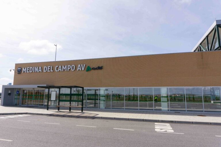 El trayecto Madrid-Galicia se ve interrumpido por una incidencia provocada por altas temperaturas entre Medina del Campo y Toro 