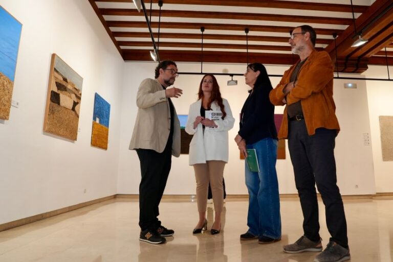‘Texturas del Tiempo’, la nueva exposición de Iván Villapecellín en Valladolid, reinterpreta el paisaje castellano con materia y memoria
