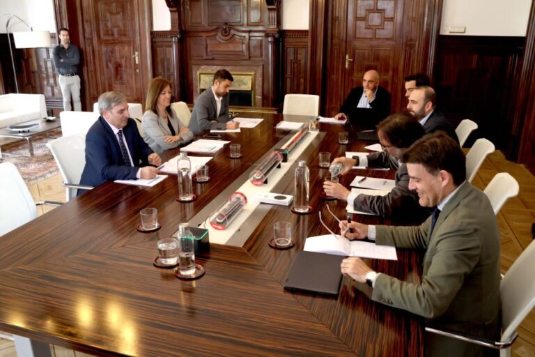 La Junta planta cara a Renfe: exige recuperar las paradas ferroviarias eliminadas en Castilla y León