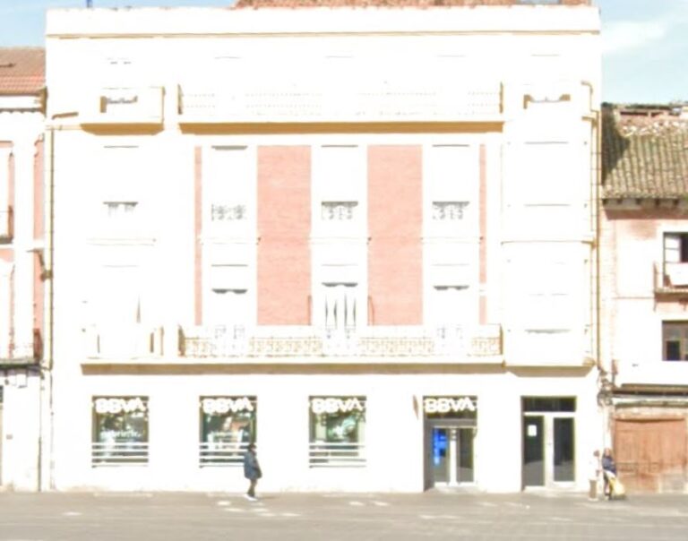 La Asociación Española de Consumidores exige que la OPA de BBVA al Sabadell no perjudique a los clientes ni implique cierres de oficinas