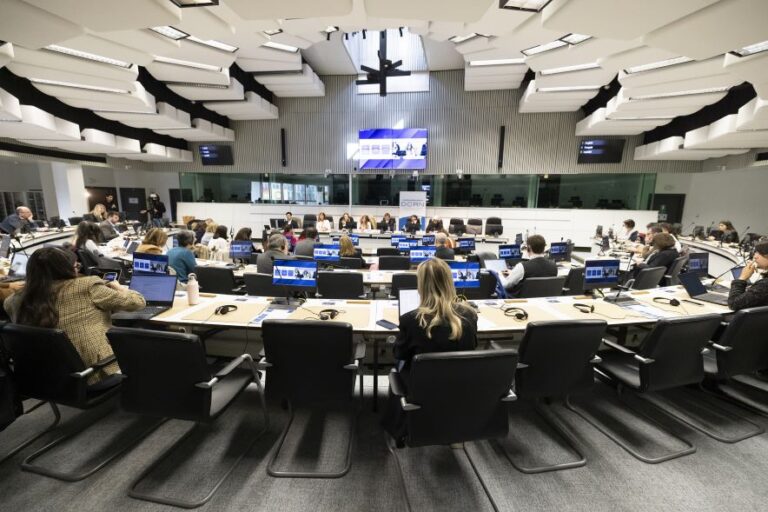 Castilla y León lidera en Europa la defensa de la vivienda rural como clave contra la despoblación