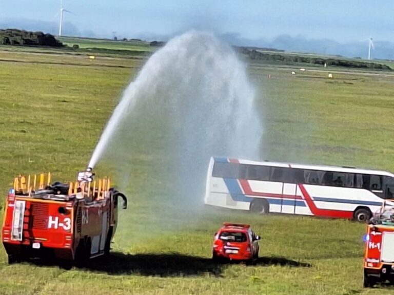 Más de 100 efectivos participan en un gran simulacro de accidente aéreo en la Base Aérea de Villanubla