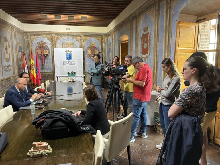 Usuarios del AVE de Medina del Campo recriminan al subdelegado de Gobierno: “No somos ciudadanos de segunda”