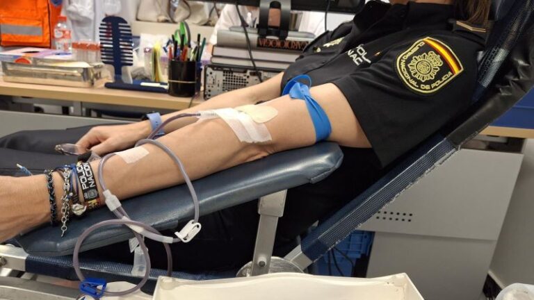 Solidaridad en uniforme: 31 agentes de la Policía Nacional donan sangre en Valladolid