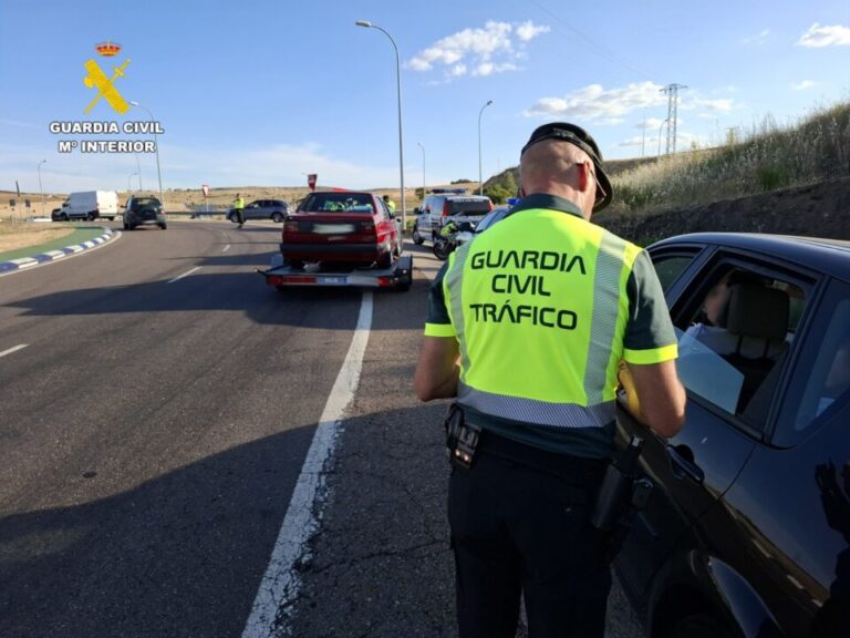 Trágico accidente en Bustillo del Páramo: un muerto y dos heridos en una colisión entre coche y moto