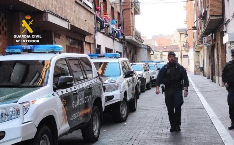 Desarticulado un clan familiar dedicado al tráfico de drogas en Benavente: cinco detenidos y más de 130.000 euros incautados