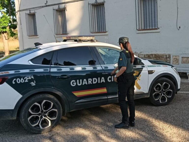 Heroína en la A-62: una guardia civil salva la vida a un motorista británico tras sufrir la amputación de un brazo