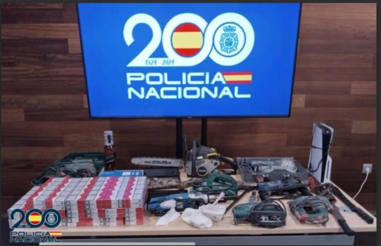 Una operativo policial en Medina se salda con dos detenidos y revela un escondite de armas y objetos robados