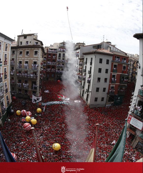 Pamplona enciende la fiesta: el Chupinazo da inicio a  los Sanfermines