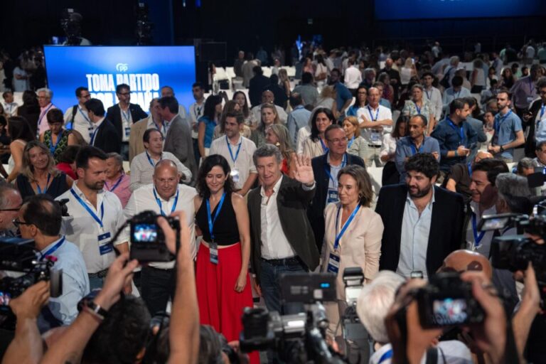 Feijóo se consolida al frente del PP y se compromete a “reconstruir España»