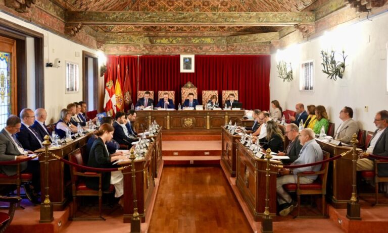 La Diputación de Valladolid aprueba un plan para mejorar las carreteras y promover inversiones municipales en la provincia