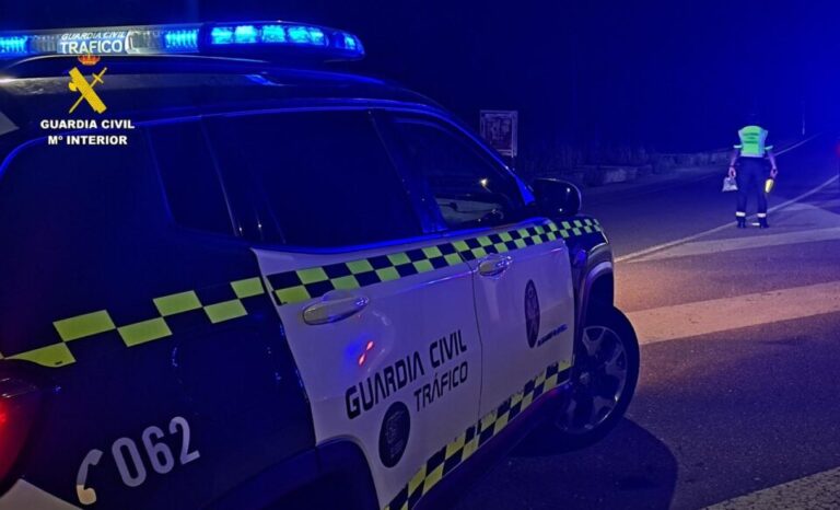 Cuatro heridos, entre ellos tres niños, tras el vuelco de un coche en Ávila en plena madrugada