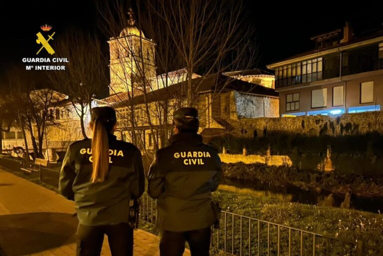 Roban una furgoneta, la venden por internet y acaban investigados por cinco delitos entre Palencia y Madrid