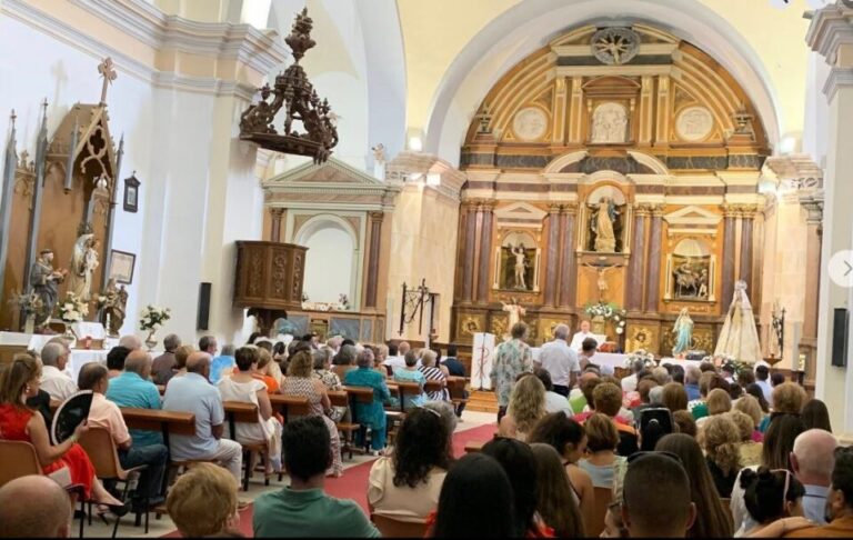 Castrejón de Trabancos dona más de 2.000 euros a su parroquia