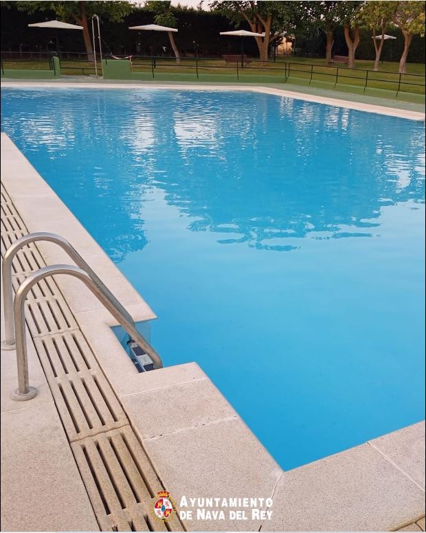 La piscina infantil de Nava del Rey reabre tras el acto vandálico que obligó a su cierre temporal