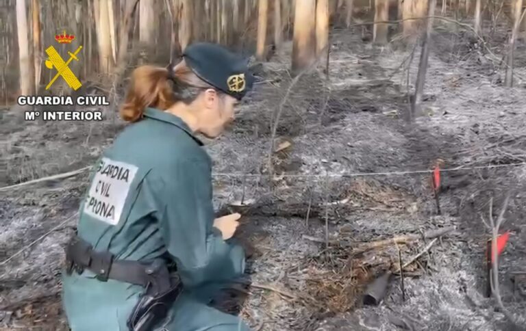 Investigan a un hombre de 69 años por provocar un gran incendio en Castropodame que arrasó 130 hectáreas y obligó a desalojar a 60 vecinos