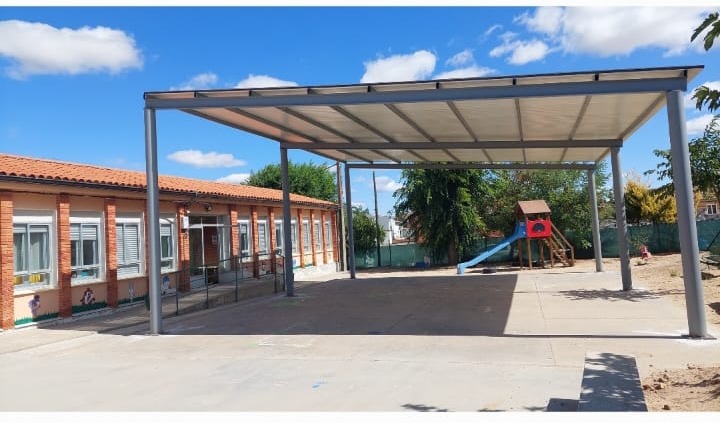 Los alumnos del CEIP Pozaldez regresan a las clases disfrutando de una nueva cubierta