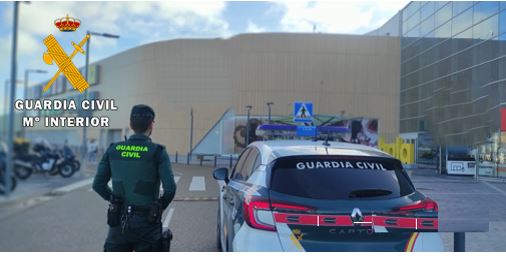Investigan a tres mujeres por un robo de 1.000 euros en tiendas de un centro comercial de Arroyo de la Encomienda