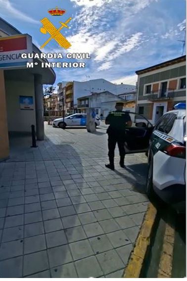 Detenida una mujer en Tierra de Pinares tras agredir a personal sanitario, robar medicamentos y atacar a la Guardia Civil