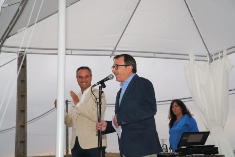 Serrada celebra su Fiesta de la Vendimia con un elogio al vino de la mano de Antonio de Íscar