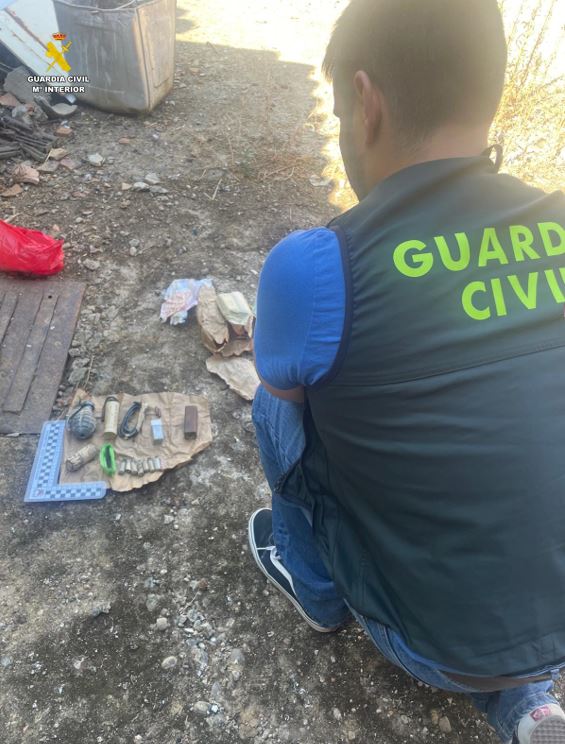 La Guardia Civil destruye material explosivo hallado en un cobertizo de La Unión de Campos