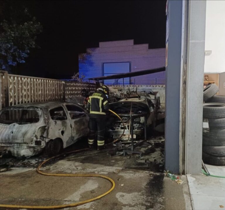 Incendio de madrugada en un taller de Santovenia de Pisuerga: se movilizan los bomberos