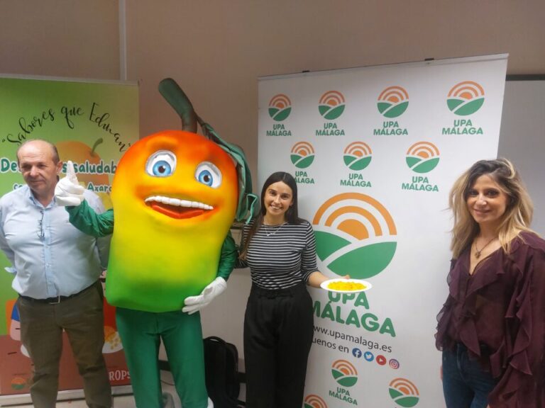 Los mangos de la Axarquía conquistan a los alumnos de Medina del Campo