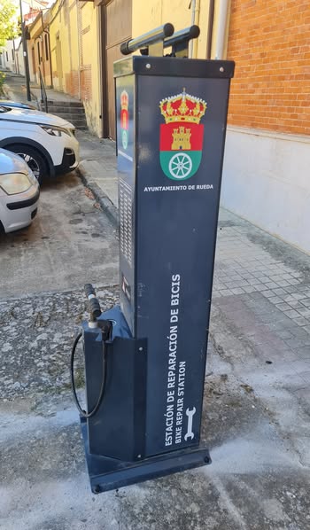 El Ayuntamiento de Rueda fomenta el uso de la bici con una nueva estación de reparación en la localidad