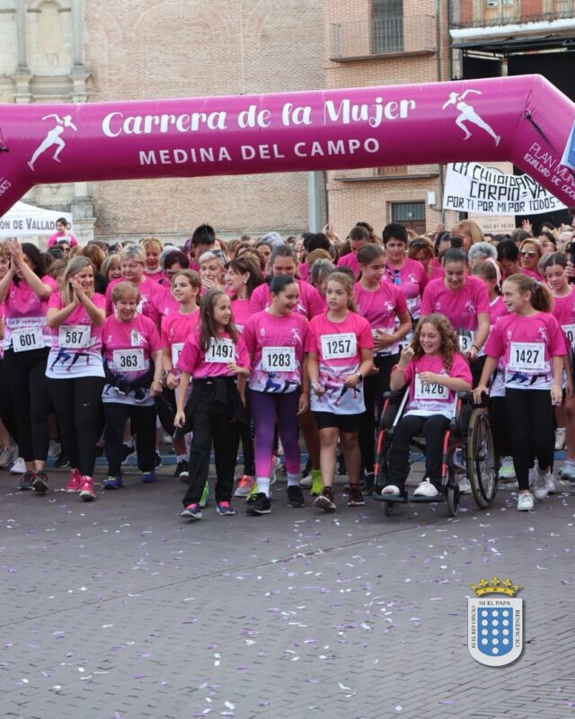 La Carrera de la Mujer de Medina del Campo reúne a cientos de participantes y recauda más de 4.000 euros